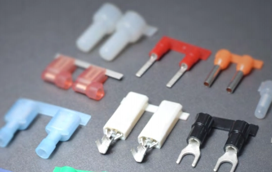 Insulated terminals banner